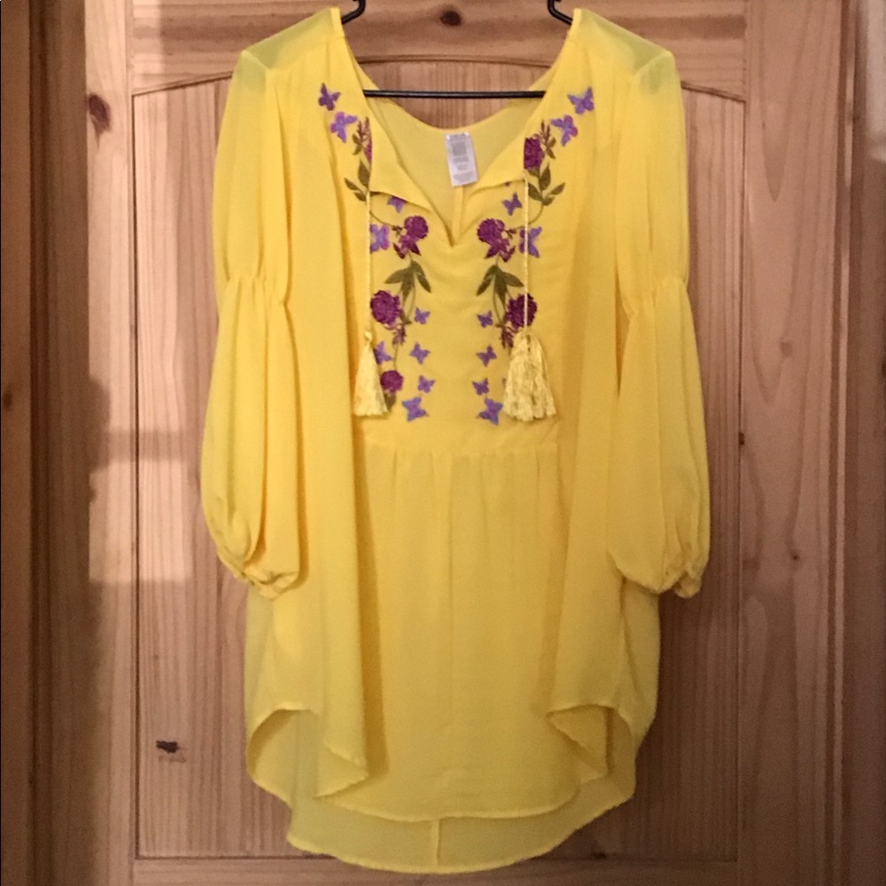 Ladies blouse 5 for $30.00. 🍀